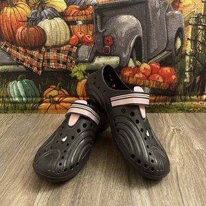 hounds woman’s ultralite sz 9/10 adjustable slip on shoes with pink trim